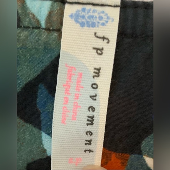 Free People Movement ‘My Boo’ barrel pants. Size small. EUC - Picture 5 of 7